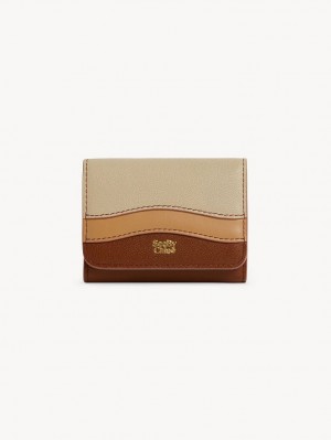 Carteiras Pequenas Chloe Layers Medium Tri-fold Marrom | CHE-SR14896