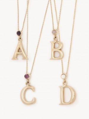 Colares Chloe Alphabet With Pendant Douradas | CHE-SR14430