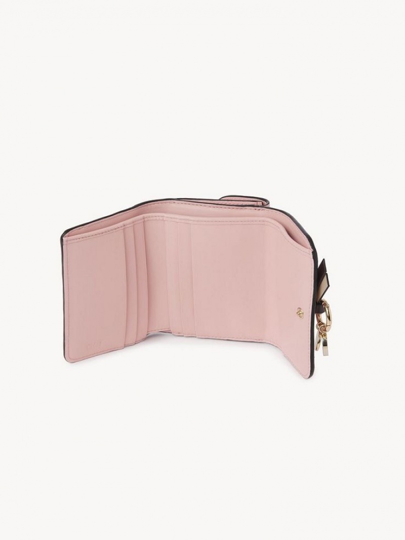 Carteiras Pequenas Chloe Alphabet Small Tri-fold Rosa | CHE-SR14287