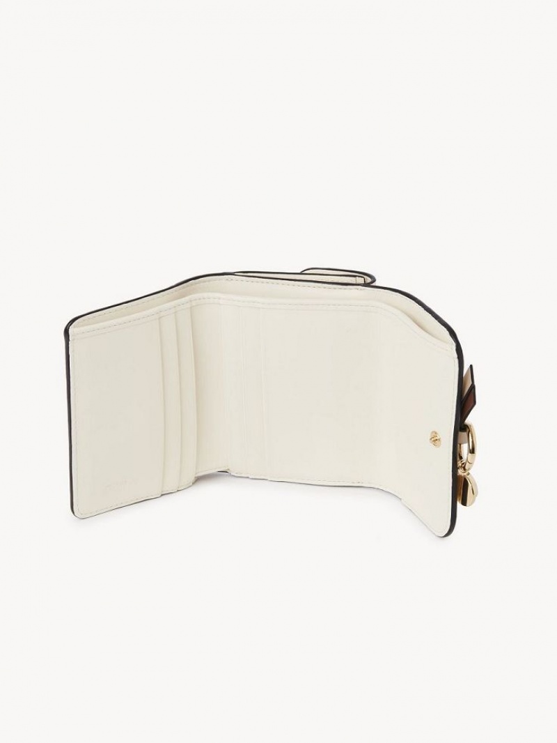 Carteiras Pequenas Chloe Alphabet Small Tri-fold Branco | CHE-SR14288